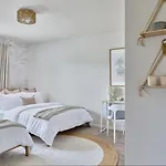 Palm House Luxury Retreat For Families And Corporate