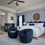 Palm House Luxury Retreat For Families And Corporate