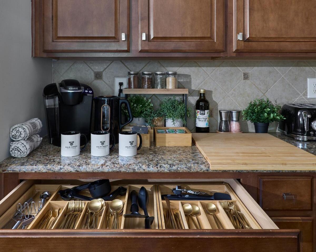 Palm House Luxury Retreat For Families And Corporate Charlotte